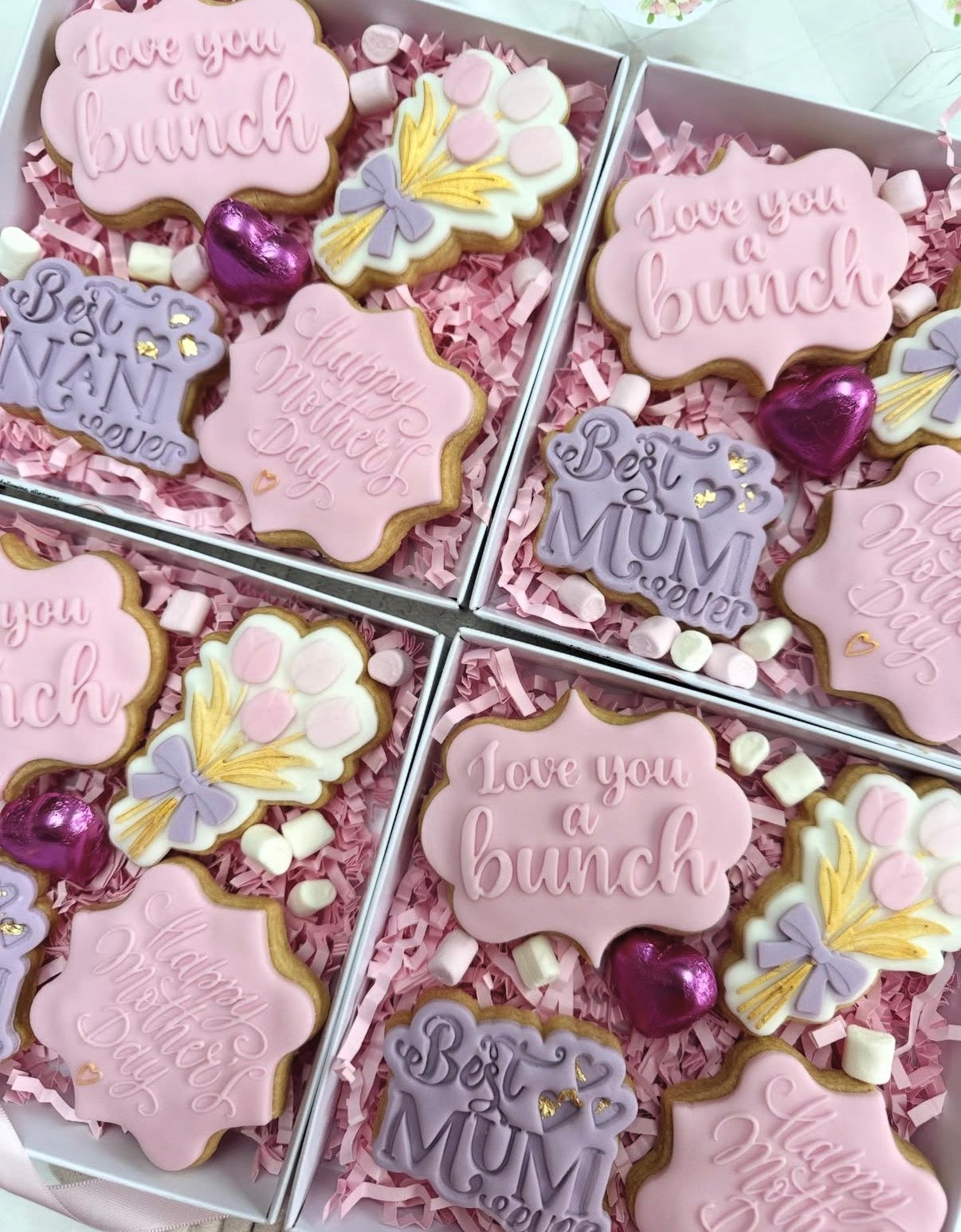 Decorative cookies with messages like 'Love you bunch' and 'Best Mum' in a box.